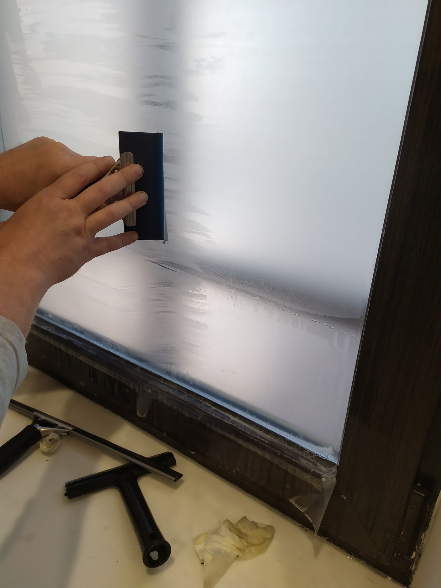 матовая фольга. плёнка автомобильная самоклеющаяся. прозрачные наклейки. пленка бэклит для световых коробов. наклейка матовой пленки.