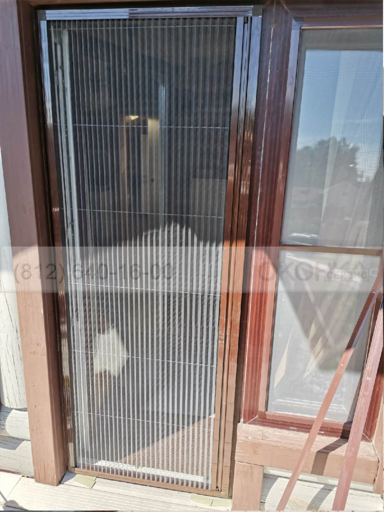 Москитная сетка плиссе на балконную дверь - вид снаружи