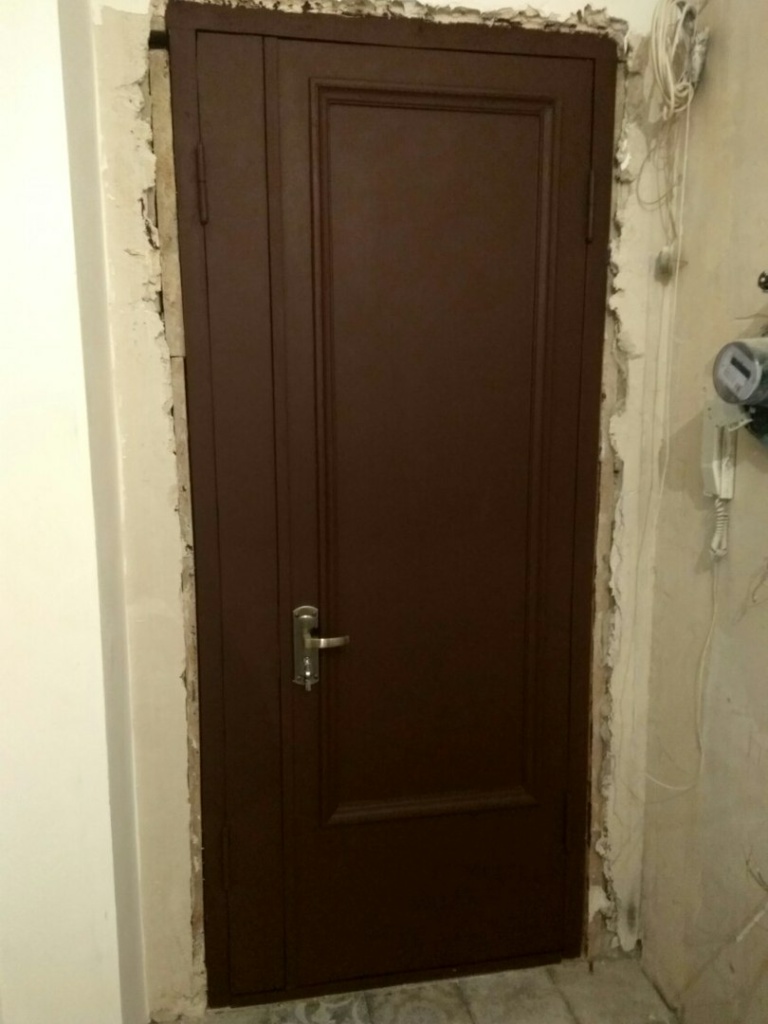 Входная дверь после реставрации